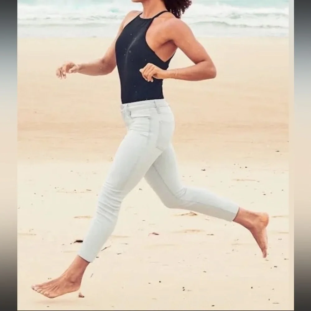 Athleta Sculptek ultra‎ skinny white jeans in Biscayne white Sz 4. E12